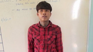 Kẻ cướp trốn truy nã đặc biệt nguy hiểm ra đầu thú