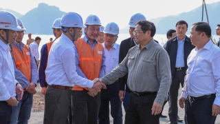 Thủ tướng thị sát dự án nhà máy thuỷ điện Hoà Bình mở rộng