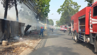 Dập tắt đám cháy lớn ở bãi rác tự phát gần chợ