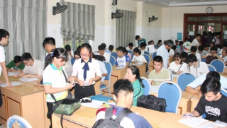 Thu học phí cao hơn năm trước, trường phải hoàn trả phần chênh lệch cho sinh viên