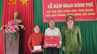 Hỗ trợ kinh phí xây nhà tình nghĩa cho gia đình liệt sĩ CAND