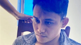 Thấy vị khách bán lắc vàng khả nghi, chủ tiệm nhanh trí “rung chuông vàng”