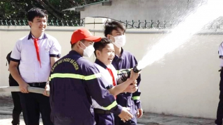 Học sinh Ninh Thuận hào hứng “Trải nghiệm lính cứu hỏa”