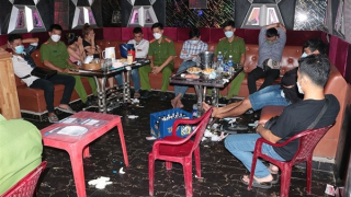 Vì sao nhiều thanh, thiếu niên sa vào "tiệc bay lắc" ở nhà nghỉ, karaoke?