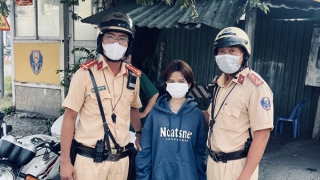 Ngăn bé gái 14 tuổi đòi nhảy cầu tự tử