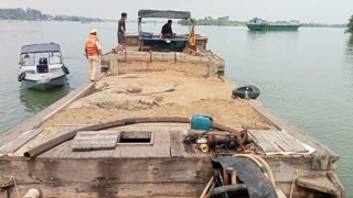 Xử lý ghe chở 50m3 cát không giấy tờ trên sông Đồng Nai