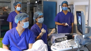 Người thầy thuốc ân nhân của những cặp vợ chồng hiếm muộn