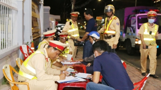 Cục Cảnh sát giao thông phối hợp kiểm tra nồng độ cồn tại Sóc Trăng