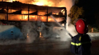 Xe khách bốc cháy, toàn bộ hành khách may mắn thoát nạn