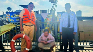 CSGT đường thủy kịp thời cứu người phụ nữ nhảy sông Sài Gòn