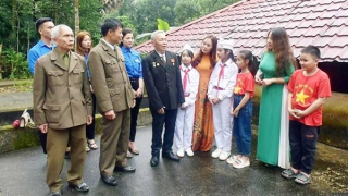 Về Hương Đô, nghe kể chuyện Trung tướng Đồng Sỹ Nguyên