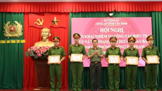 Khen thưởng 8 tập thể, cá nhân xuất sắc đấu tranh với tội phạm truy nã