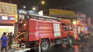 Hàn cắt bất cẩn gây cháy căn nhà trong hẻm