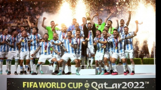 Messi "chơi lớn" mua Iphone mạ vàng tặng đồng đội