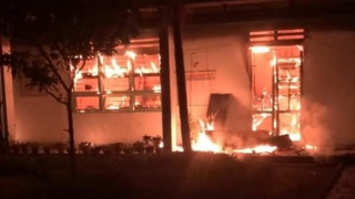 Cháy nhà gỗ trong đêm, 2 vợ chồng tử vong