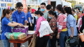 Vì sao công nhân công ty PouYuen bị trừ thuế trong khoản tiền trợ cấp thôi việc?