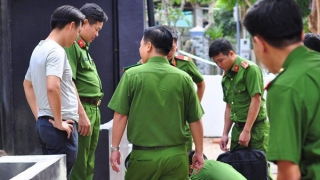 Người đàn ông tử vong với nhiều vết thương bên cạnh chiếc mỏ lết