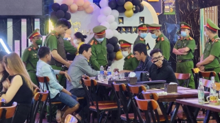 Thu hồi giấy phép kinh doanh các cơ sở dịch vụ để khách sử dụng shisha, bóng cười