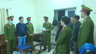 Bắt tạm giam Phó Giám đốc Trung tâm đăng kiểm tại Phú Thọ