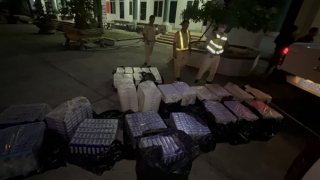 Gặp CSGT, tài xế bỏ xe ô tô và 11.000 gói thuốc lá lậu trên cao tốc