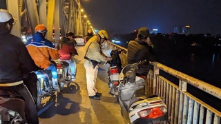 Nam thanh niên nhảy cầu Chương Dương tự tử