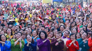 3.000 người mặc áo dài diễu hành tại TP Hồ Chí Minh