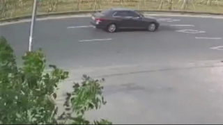 Phát hiện xe ôtô nghi vấn gây tai nạn chết người rồi tẩu thoát