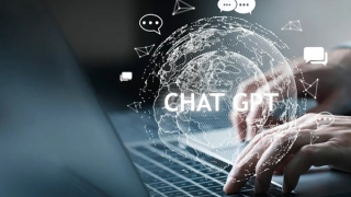 “Cà khịa” hay hợp tác?