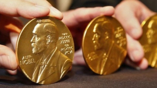 Người da màu đầu tiên được trao giải Nobel kinh tế