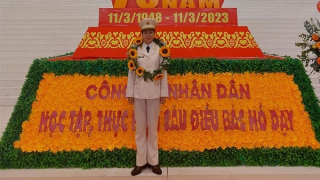 Nữ Cảnh sát làm theo lời Bác