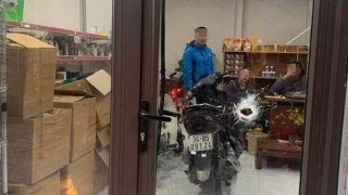 Truy tìm đối tượng nổ súng bắn thủng cửa nhà dân tại Hải Dương