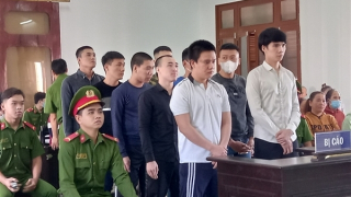 Chủ nợ rủ đồng bọn đâm chết con nợ, 10 bị cáo phải trả giá đắt