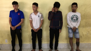 Che camera, dùng kìm cộng lực cắt khóa để trộm tài sản