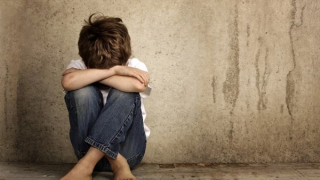 Cảnh báo vấn nạn trẻ tự uống nước tẩy rửa bồn cầu