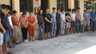 Triệt phá sòng bạc trong quán cà phê, tạm giữ 20 người