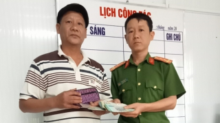 Công an xã tìm kiếm người đánh rơi tài sản để trao trả lại