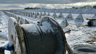 Nga đào hào công sự, bố trí cọc bê tông phòng thủ ở biên giới với Ukraine