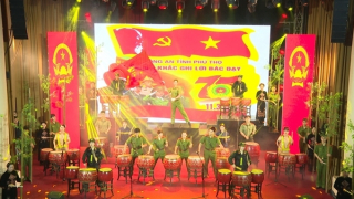 Tổ chức liên hoan nghệ thuật “75 năm khắc ghi lời Bác”