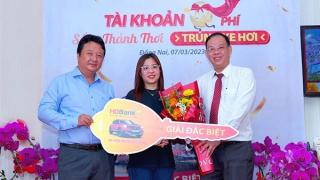 Khách hàng ở Đồng Nai trúng xe hơi Peugeot cùng HDBank