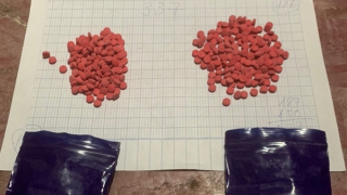 Từ đối tượng chuyên “ship hàng trắng”, lộ ra hơn 500 viên hồng phiến