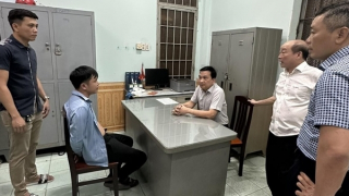 Bắt đối tượng dùng can xăng khống chế con tin để đòi nợ