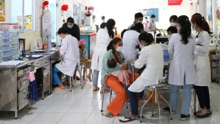 Giả mạo con dấu, giấy tờ bệnh viện để lừa đảo, chiếm đoạt tiền từ thiện