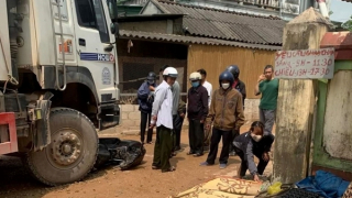 Cô gái đi xe máy tử vong thương tâm dưới bánh xe tải