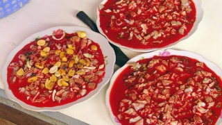 Bất chấp nguy cơ tử vong vì liên cầu lợn, nhiều người vẫn ăn tiết canh lợn