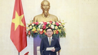 Đặt lợi ích quốc gia lên trước hết và trên hết, trên cơ sở tôn trọng luật pháp quốc tế