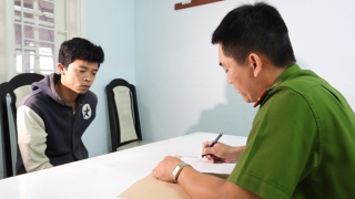 Xảy ra án mạng vì bật loa kẹo kéo hát bài “Đắp mộ cuộc tình”