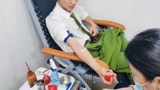 Cảnh sát PCCC hiến máu giúp sản phụ qua cơn nguy kịch