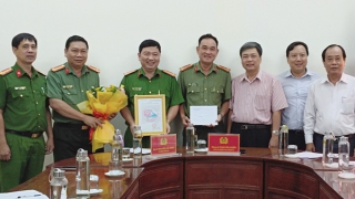 Khen thưởng đột xuất tập thể Công an TP Sa Đéc