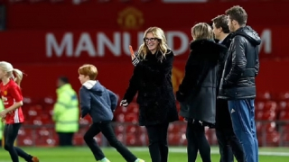 HLV Pep Guardiola tiếc nuối vì thần tượng lại hâm mộ "đội bóng hàng xóm"