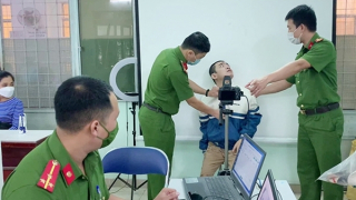 Đổi mới phong cách làm việc để phục vụ nhân dân tốt nhất